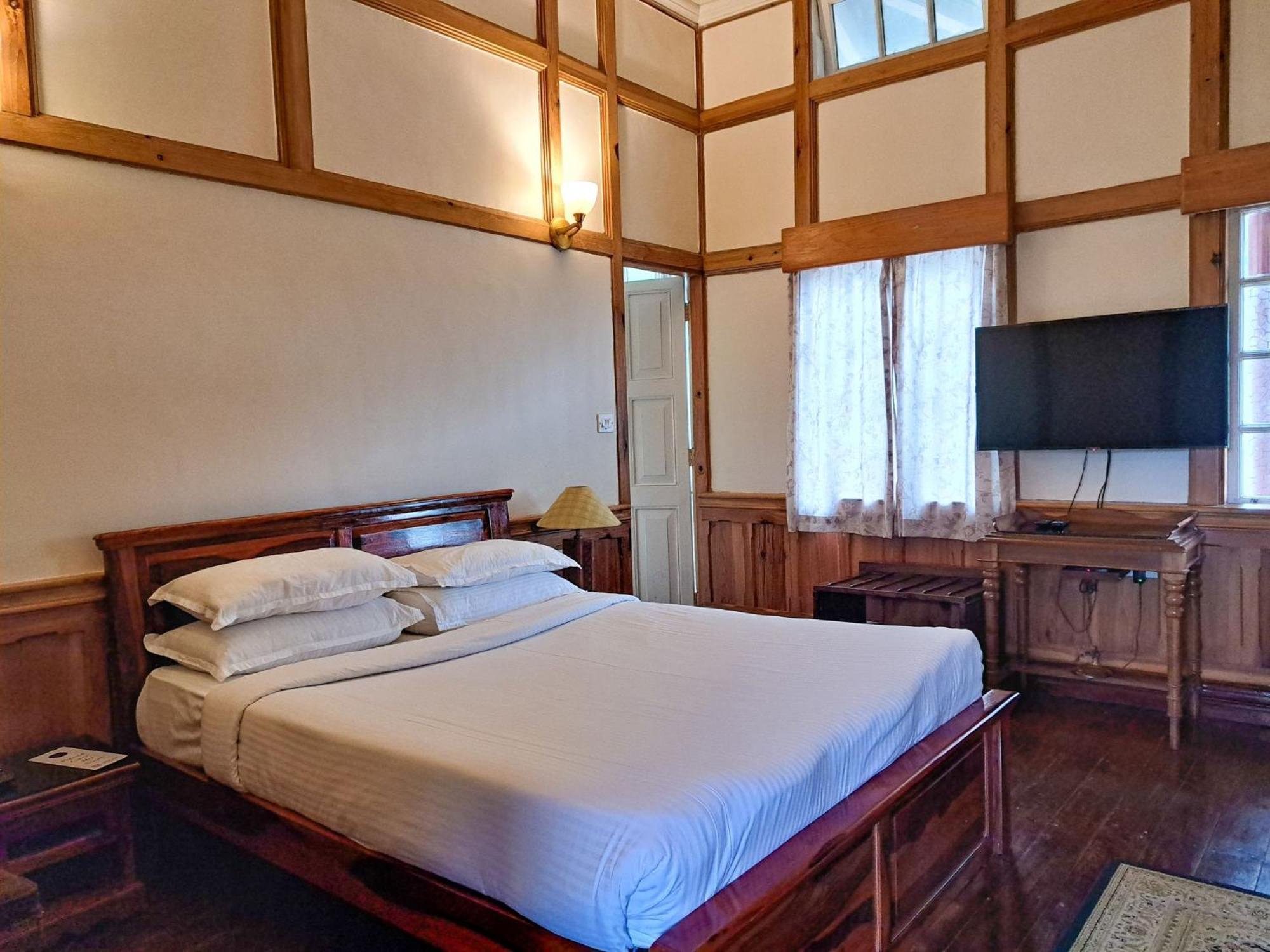 The Heritage Club - Tripura Castle Hotel And Spa Шиллонг Экстерьер фото