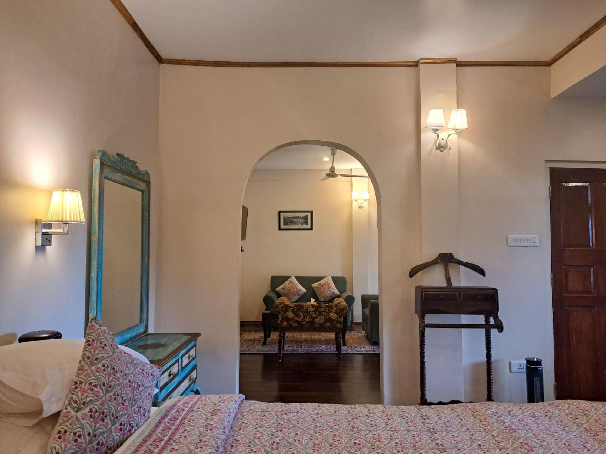 The Heritage Club - Tripura Castle Hotel And Spa Шиллонг Экстерьер фото