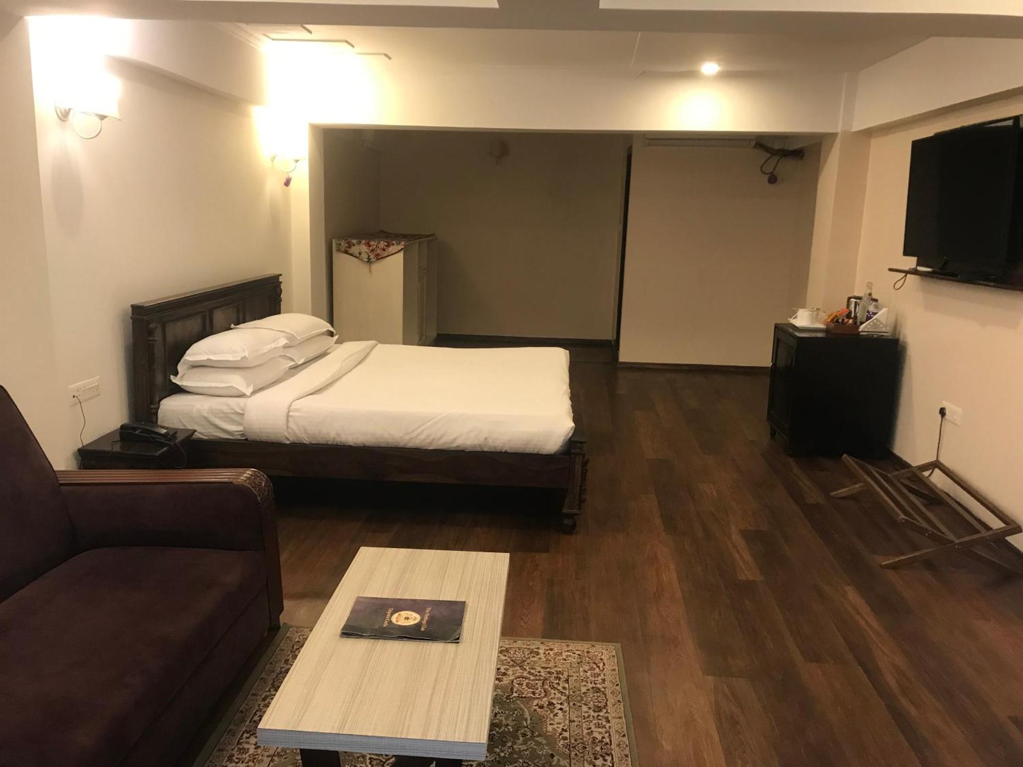 The Heritage Club - Tripura Castle Hotel And Spa Шиллонг Экстерьер фото