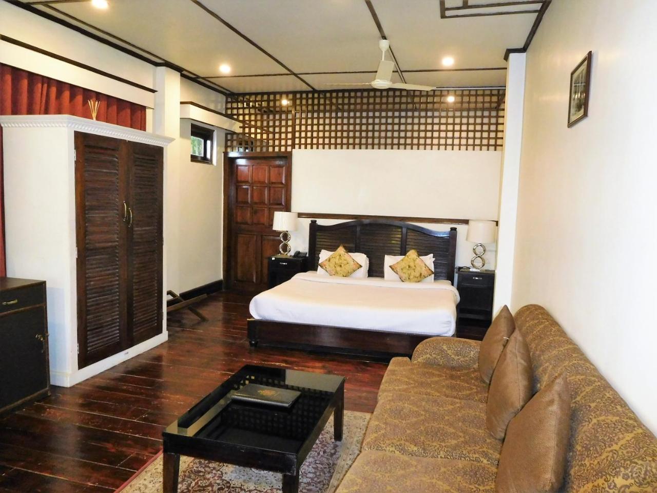 The Heritage Club - Tripura Castle Hotel And Spa Шиллонг Экстерьер фото